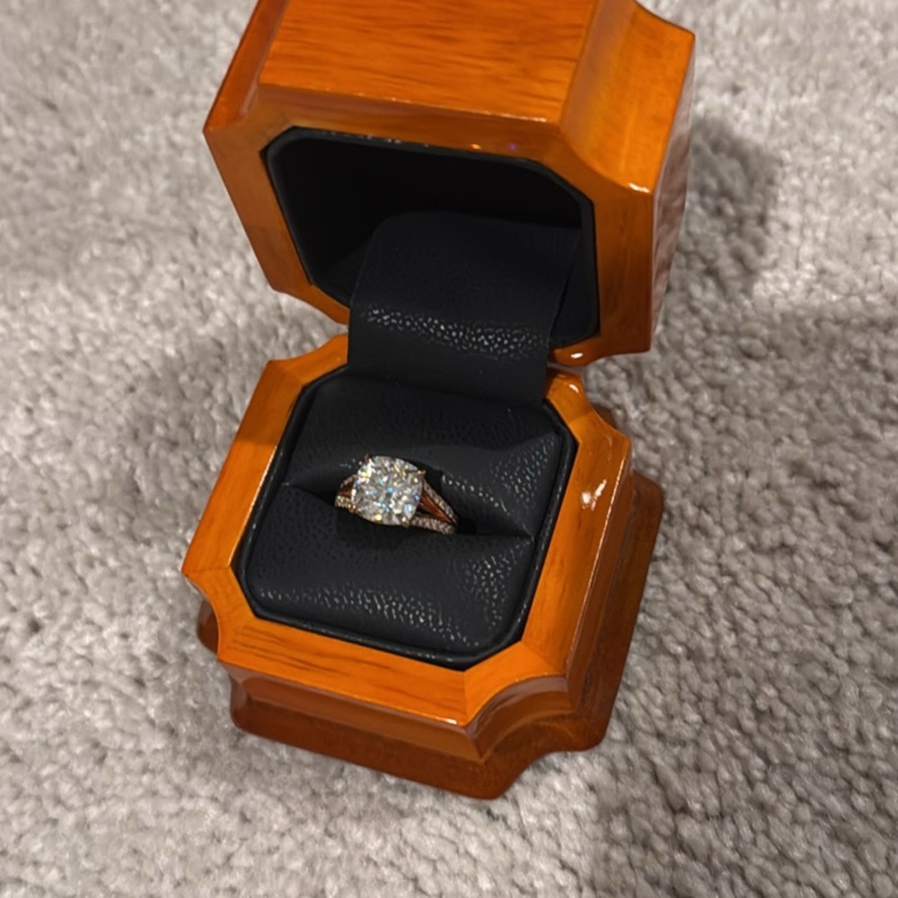 5 Carat Cushion Forever One Moissanite & Diamond Split Shank Engagement Ring, 1… - Picture 3 of 3